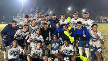 CUMPLEAÑOS. Todo Unión festeja el triunfo y con dedicatoria para Alejandro Kuris. CUMPLEAÑOS. Todo Unión festeja el triunfo y con dedicatoria para Alejandro Kuris.