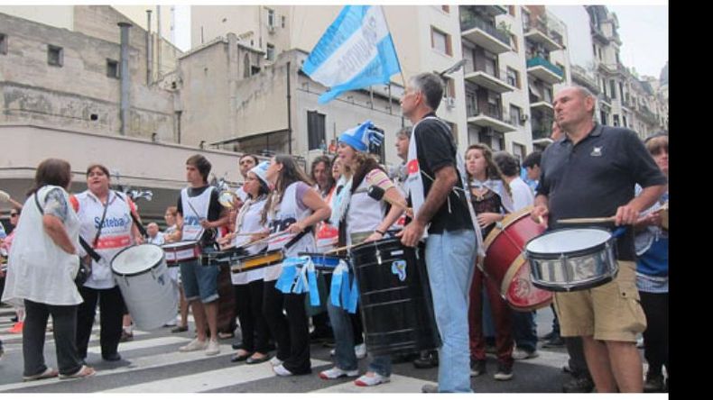 Los docentes de Suteba Pilar participaron ayer de la marcha de CTERA..