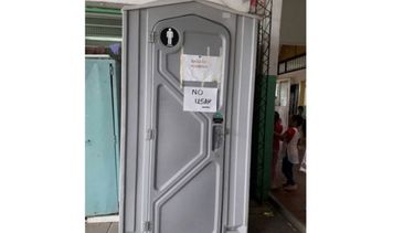 BAÑO QUÍMICO. Dicen que no reúne condiciones de higiene..