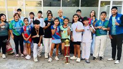 MEDALLAS Y TROFEO. La delegación pilarense tuvo un gran rendimiento en San Pedro. MEDALLAS Y TROFEO. La delegación pilarense tuvo un gran rendimiento en San Pedro.