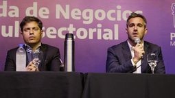 MIRADA PRODUCTIVA. Kicillof y Achával durante el encuentro en un salón de Panamericana..