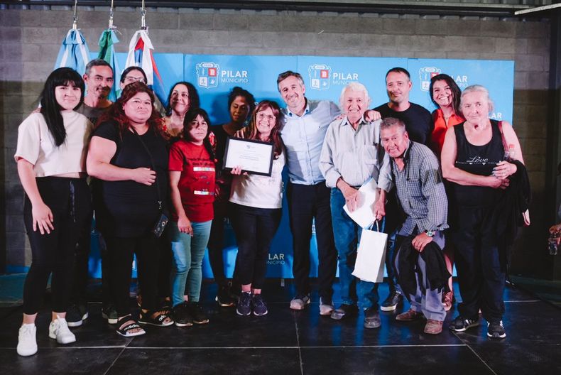 RECONOCIMIENTO. Achával acompañó a entidades que recibieron la personería jurídica.