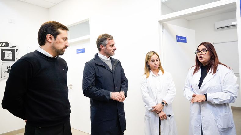SALUD. Achával recibió a Kreplak y juntos recorrieron el centro de salud de Astolfi.