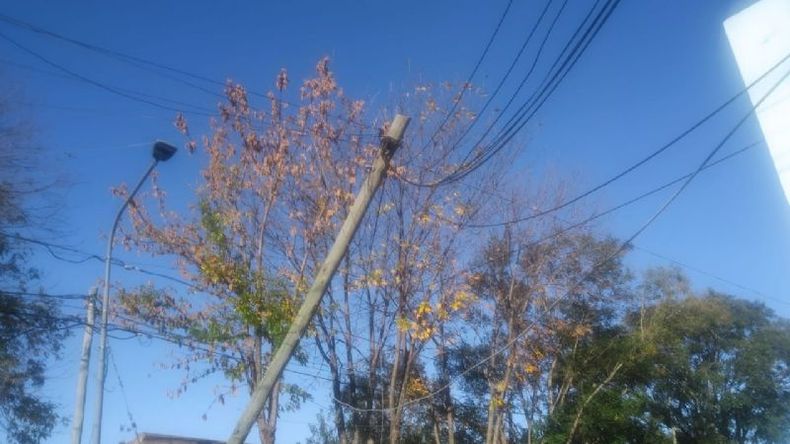 El poste está ubicado en la intersección de Alsina y Moreno. .