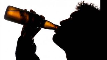 Consumo de alcohol: el 65 % empezó antes de los 18