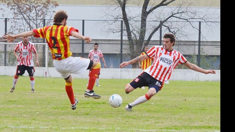 ¿VUELVE? Germán Amieva jugaría como volante central en Venado Tuerto..
