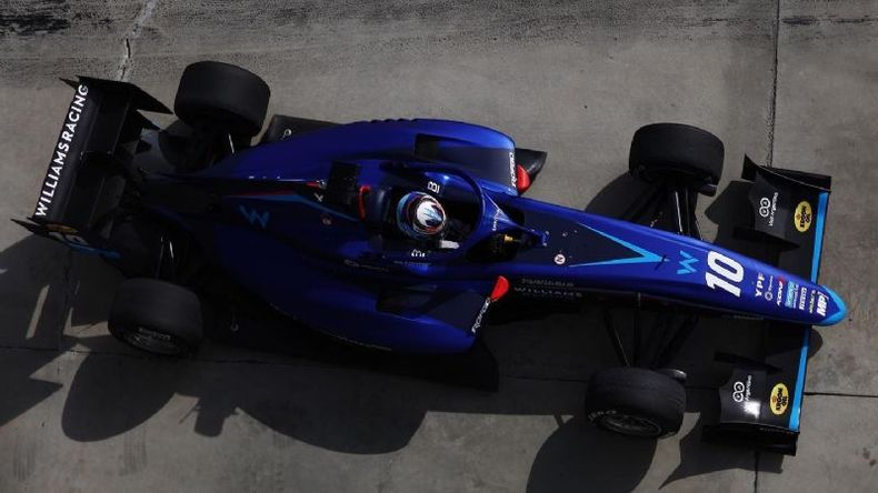 EN PISTA. El auto Nº10 de Colapinto va encontrando su mejor versión para el debut..