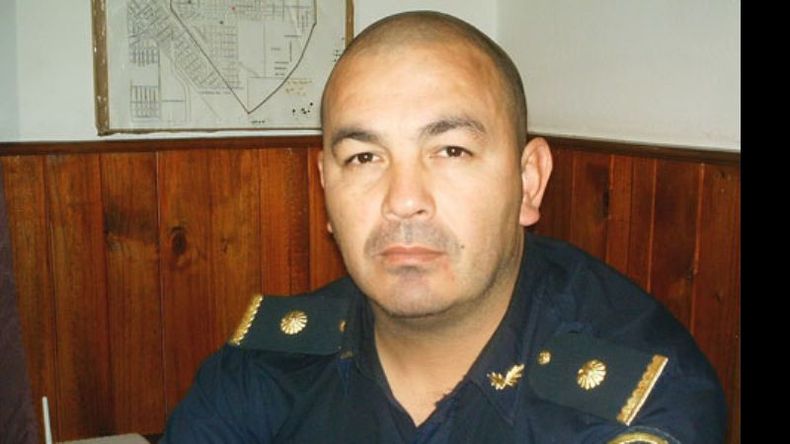 El subcomisario Juan González tiene 38 años, 17 en la policía. Viene de prestar servicio como jefe de turno en la Comisaría 2ª y anteriormente se desempeñó también con el mismo cargo, en la comisaría 7ª..