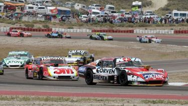 IMPASABLE. Rossi manejó la carrera a placer, pese al asedio de Werner en el relanzamiento..