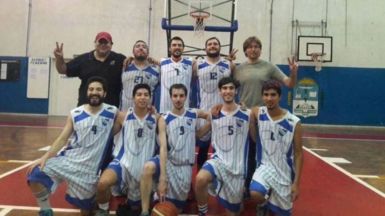 Unión cerró la llave de cuartos ante Old School por 2-0..