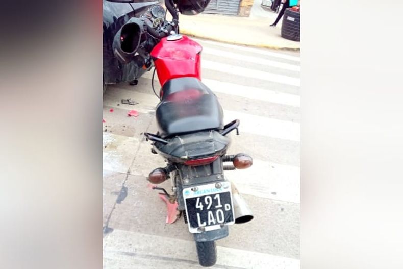 Un choque entre un auto y una moto dejó como saldo una pareja herida.&nbsp;