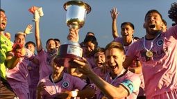 CAMPEÓN. Otermín festeja el título como capitán de Real Pilar. CAMPEÓN. Otermín festeja el título como capitán de Real Pilar.