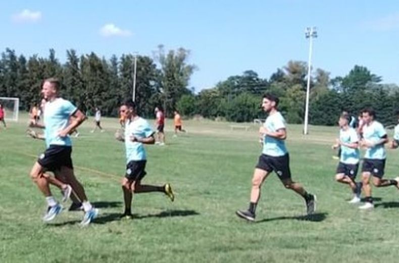 Real Pilar ya entrena de cara a la temporada de Primera C.