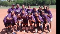 CAMPEONAS. Pilar volvió a dominar la escena del sóftbol provincial..
