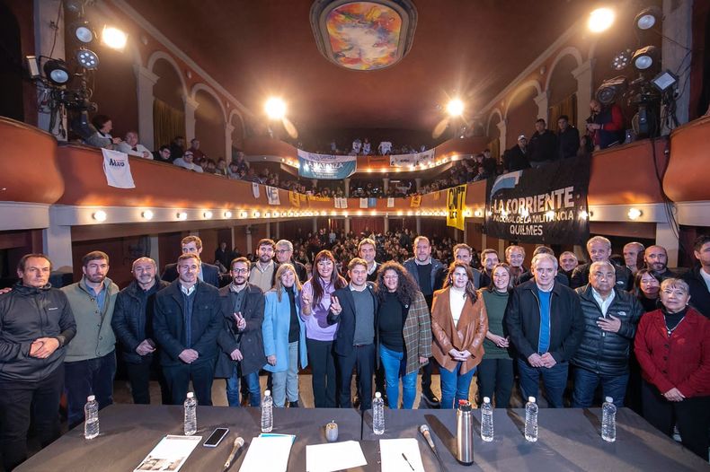 EN GRUPO. Achával junto a los intendentes que participaron del acto.