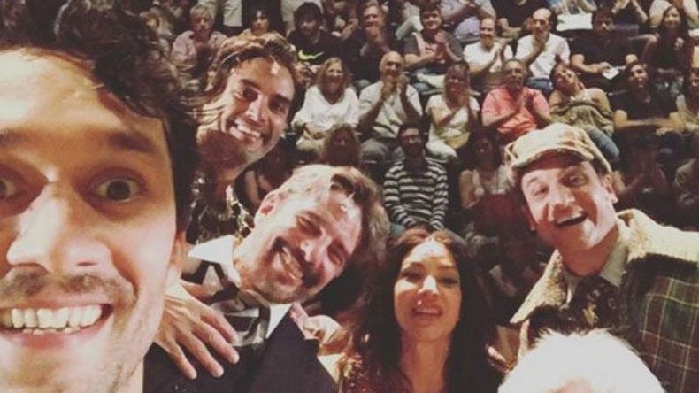 Noche de estreno. En los últimos días se estrenó “La momia”, comedia protagonizada por Fabián Mazzei (vecino de Del Viso desde hace años), Romina Gaetani, Alberto Fernández de Rosa y Mariano Torre, entre otros. No faltó la selfie tras la función en el Teatro Metropolitan Citi. .