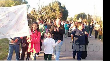 Marcha y reclamo. Un grupo de padres de alumnos del Instituto San José, al que asisten los chicos del San Cayetano, organizó el último lunes una manifestación desde las puertas del colegio hacia el hogar, en reclamo por el cierre de la institución. El mismo grupo convoca a una marcha para esta tarde a las 17.30 en las puertas de la iglesia de Pilar..