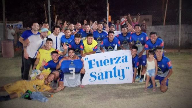 EMOCIONADOS. Los jugadores de San Alejo están felices tras clasificarse a la final..