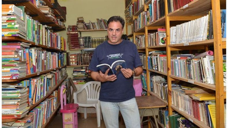 ENTRE LIBROS. Nemi muestra su faceta de dramaturgo..