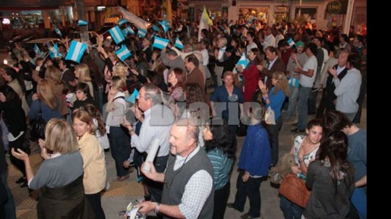 La Plaza 12 de octubre fue el escenario de la protesta en Pilar..