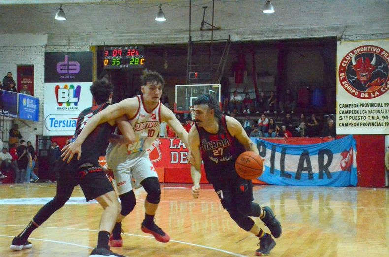 Pablo Bruna fue figura del Rojinegro y terminó expulsado en un cierre polémico.