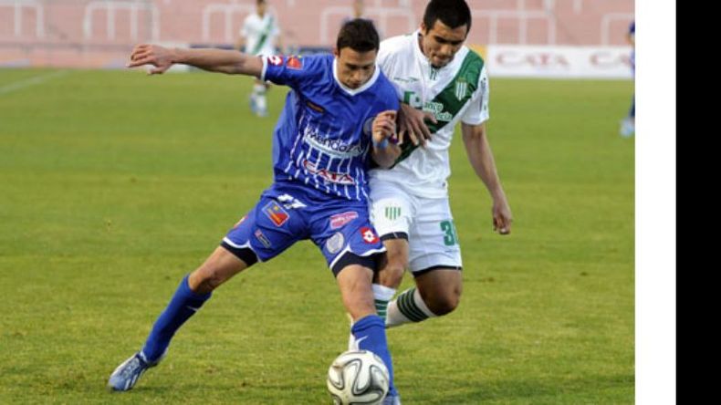 González jugó los 90 minutos ante Banfield..