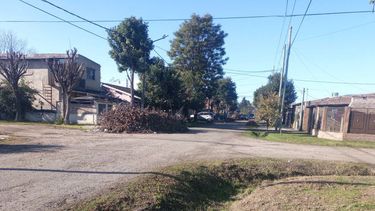 Esta foto es de hace unas 3 semanas, calle Haití y Rumania, en Lagomarsino. Aunque sea ahora que están en campaña acuérdese de los vecinos que no son del centro de Pilar. Jacintolgi / @Jacintolgi2020.