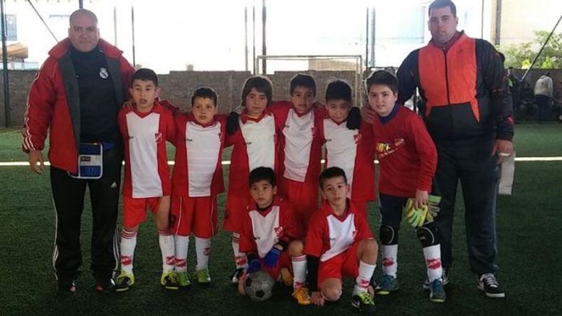 A LA CANCHA. Los chicos de la 2008 de la Avenida..