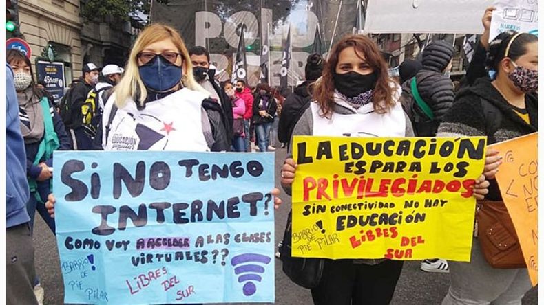 Presente en Córdoba y Callao en reclamo de CONECTIVIDAD, dispositivos y vacunas. #SinConectividadNoHayEducacion. Magali Soledad / @MagaliSoledad11..