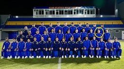 Camilo Rey Domenech junto a Ander Herrera en la foto oficial de Boca para el Mundial de Clubes.