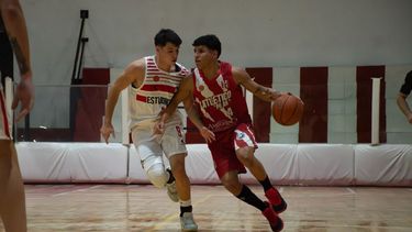 Santiago Esquivel fue clave para la victoria de Atlético Pilar frente a Estudiantes (LP). Santiago Esquivel fue clave para la victoria de Atlético Pilar frente a Estudiantes (LP).