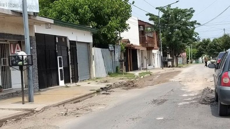 Se arregla de un lado y rompe del otro. Así están dejando la calle F. Gamboa los colectivos que desvían por obra en la plaza. Espero terminen pronto! Maria Eugenia / @UgEnia10..