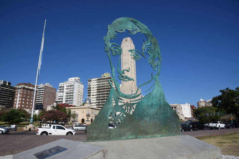 Belgrano y el Monumento Nacional a la Bandera. (rosarionoticias.gob.ar)..png