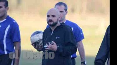 Orsi, DT del Albinegro, espera un cruce más dinámico que en la ida. “Las sanciones desvirtuaron un poco la final”, dijo, no obstante..