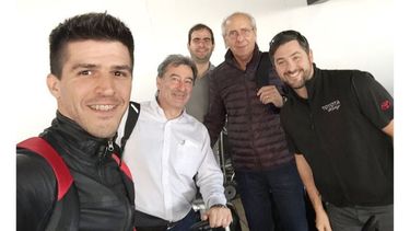 Rossi, con sus anfitriones en EE.UU...