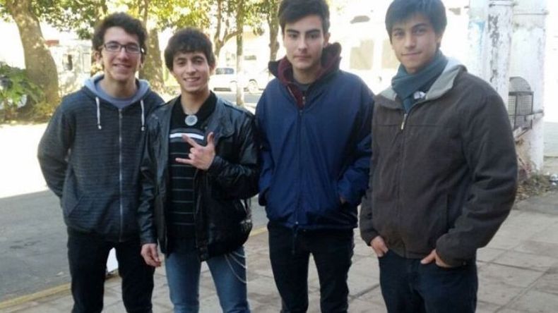 QUE SEA ROCK. La banda de rock, Los Hijos del Pizzero, compuesta por Kevin Escobar, Mauro Ávalos, Facundo Morales y Franco Lagomarsino, ganó la etapa Inter Regional de los Juegos Bonaerenses y, al igual que el año pasado, clasificó a la final de Mar del Plata..