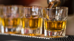 La Provincia de Buenos Aires activó el horario de verano para la venta de alcohol y los comercios podrán vender hasta las 23.