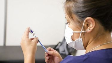 Esta iniciativa de PAMI para aplicar vacunas seguras, sin ningún turno ni costo, está disponible en miles de puntos habilitados a lo largo del país.