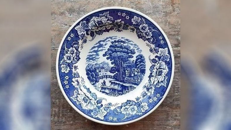 PLATO DE LOZADUR. Típico objeto que se encontraban em los hogares argentinos..