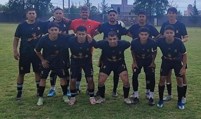 Atl&eacute;tico Pilar gole&oacute; en Escobar y se meti&oacute; en la definici&oacute;n por el ascenso a la Divisi&oacute;n A.