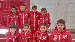 TRIUNFAZO. Los chicos de la 2016 de Sportivo que se impusieron por 4-3 ante Sociedad Italiana.