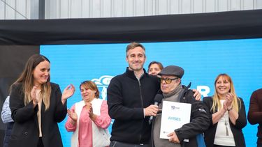 ABRAZO. Achával destacó la importancia del plan de pagos previsional. &nbsp;