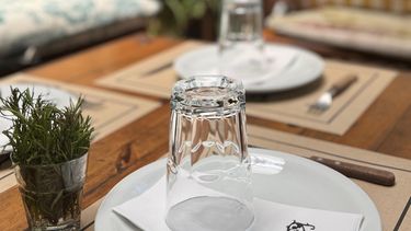 la parrilla tinto y soda de la aldea no para: ¡ahora abre los dias lunes!