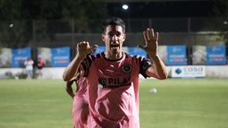El Crocco-gol. El volante llegó a los 25 tantos con la camiseta de Real Pilar y se convirtió en el segundo goleador histórico del Monarca. El Crocco-gol. El volante llegó a los 25 tantos con la camiseta de Real Pilar y se convirtió en el segundo goleador histórico del Monarca.