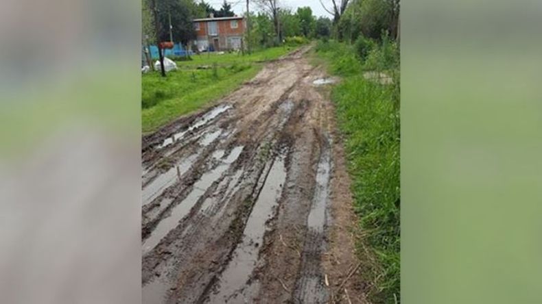 Vecinos aislados por el mal estado de las calles