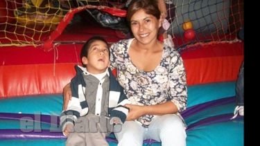 Siempre juntos. Lorena lucha para que Bruno pueda disfrutar la vida..