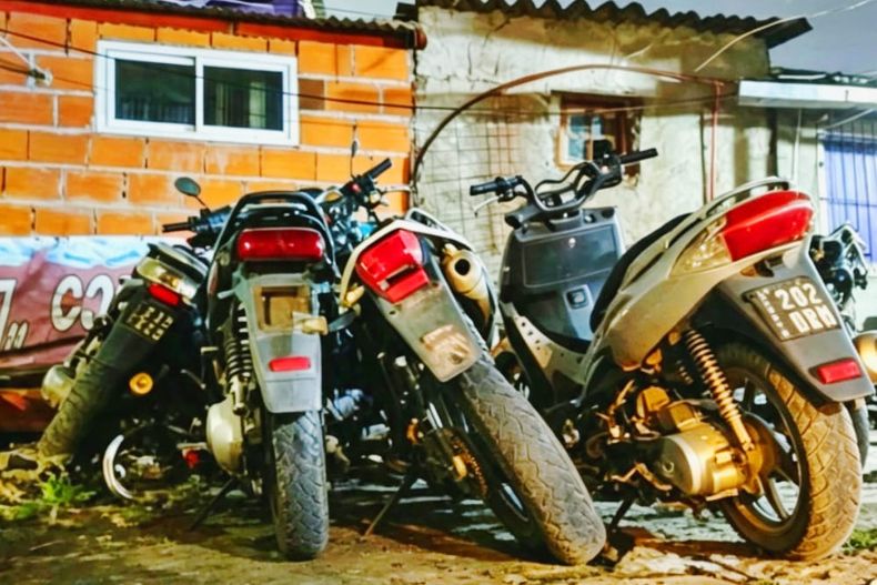En el allanamiento fueron recuperadas varias motos que habían sido denunciadas como robadas.&nbsp;