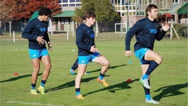 MAGO. Juani Hernández encabeza la fila en el entrenamiento..