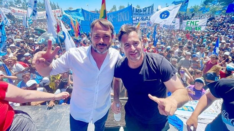 MULTITUD. Laurent y Achával hablaron a los miles de militantes que colmaron el Monterrey..
