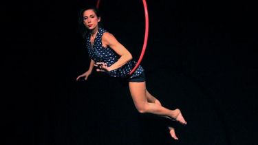 Entre acrobacias y malabares, una escuela de circo 100% delvisense